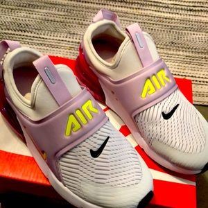 Little girl Nike’s size 1, New with tags.